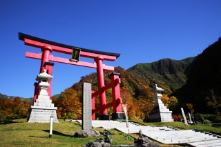 湯殿山(大鳥居)(The big torii gate in Mt.Yudono)