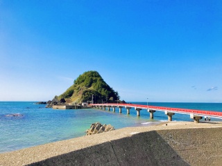 由良海水浴場・白山島()